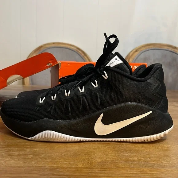 Nike | Shoes | Nike Hyperdunk Low 26 Size 9 Great Condition  display picture 1